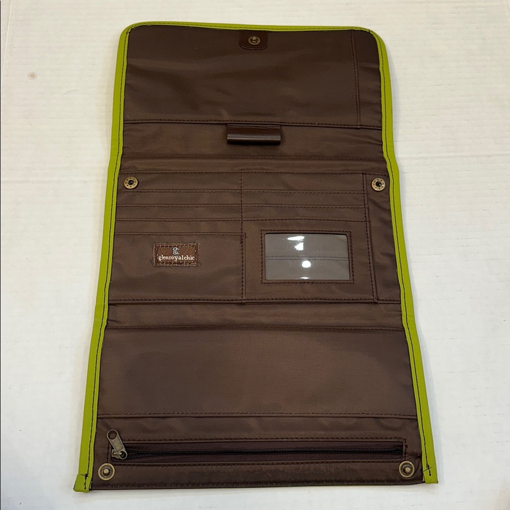 Glenroyal Chic of Scotland  Vibrant Green organizer Wallet clutch - Picture 4 of 7